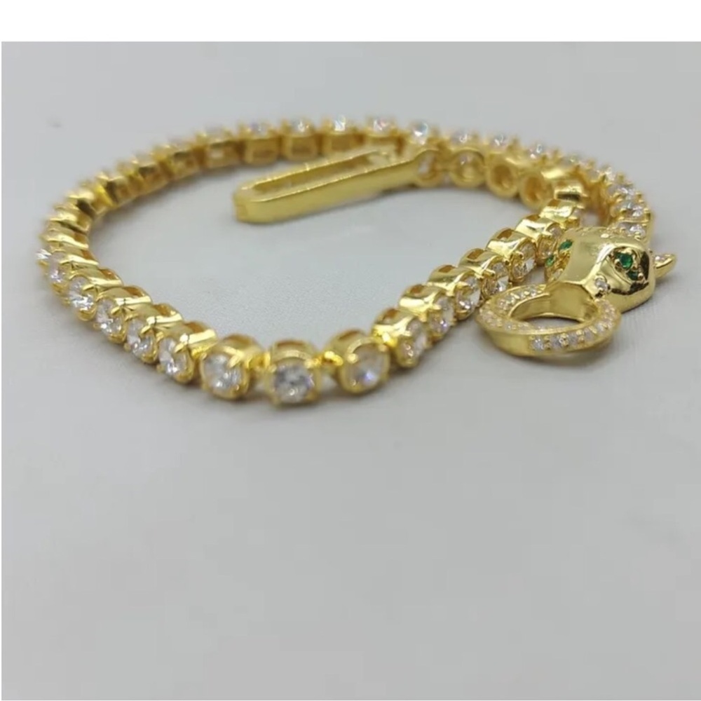 Unbelievably Gorgeous, PANTHER head 14 karat gold Overlay Platinum bracelet - Picture 8 of 9